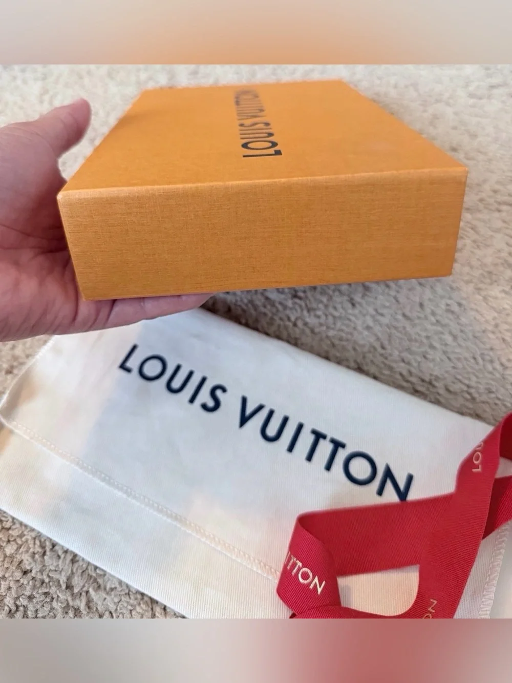 LOUIS VUITTON